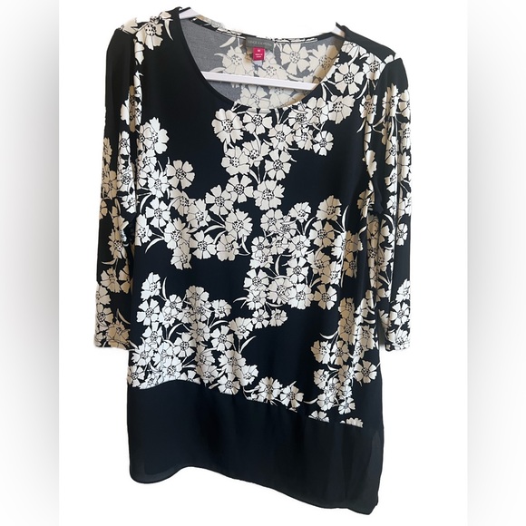 Vince Camuto Tops - Vince Camuto— Black & White Floral, Asymmetric Blouse, size MED